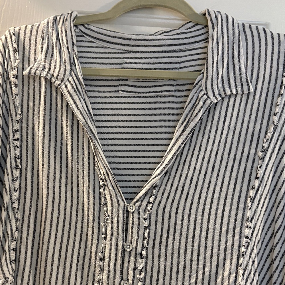 “WE THE FREE”Black and White Striped Baggy Blouse - Picture 4 of 16